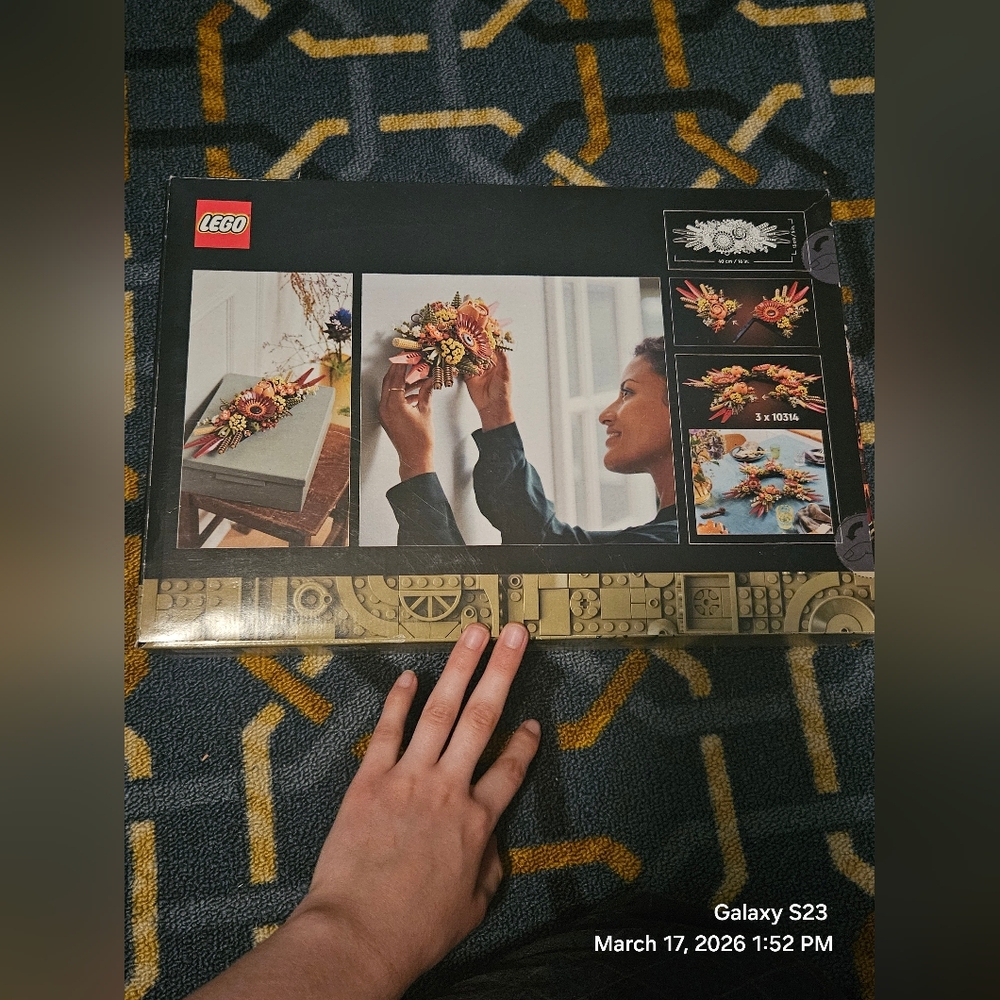 LEGO Dried Flower Centerpiece Set - Picture 3 of 4